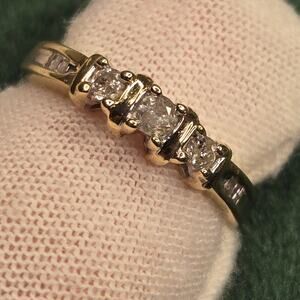 Dainty Vintage 10K Yellow Gold & Diamond Petite Ring Sz 3 Estate Jewelry